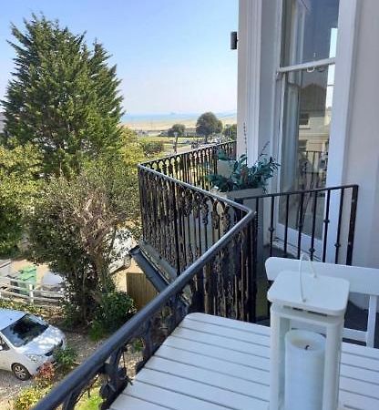 Wight On The Beach, Sleeps 4, Free Off Road Parking, Balcony With Sea Views Ryde  Eksteriør bilde