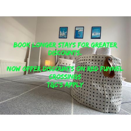 Wight On The Beach, Sleeps 4, Free Off Road Parking, Balcony With Sea Views Ryde  Eksteriør bilde