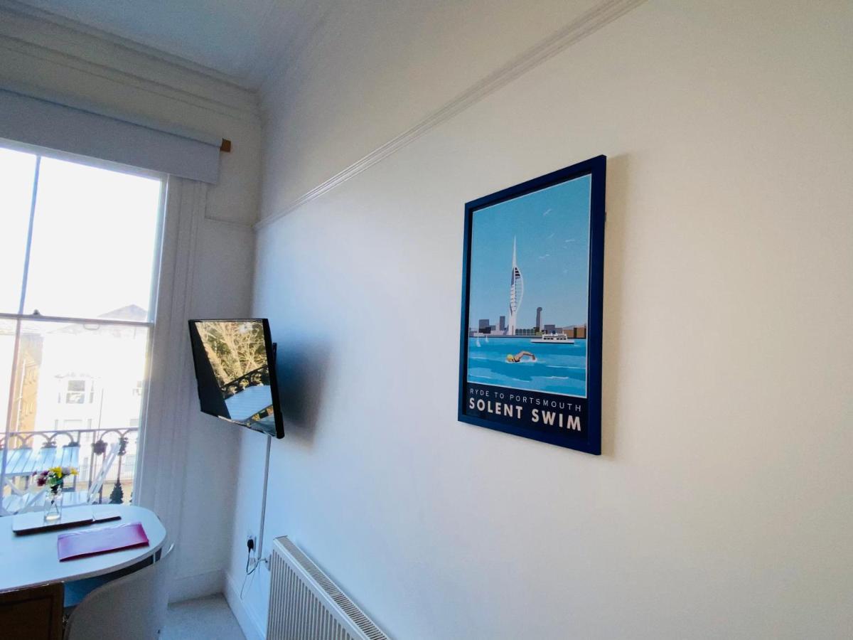 Wight On The Beach, Sleeps 4, Free Off Road Parking, Balcony With Sea Views Ryde  Eksteriør bilde