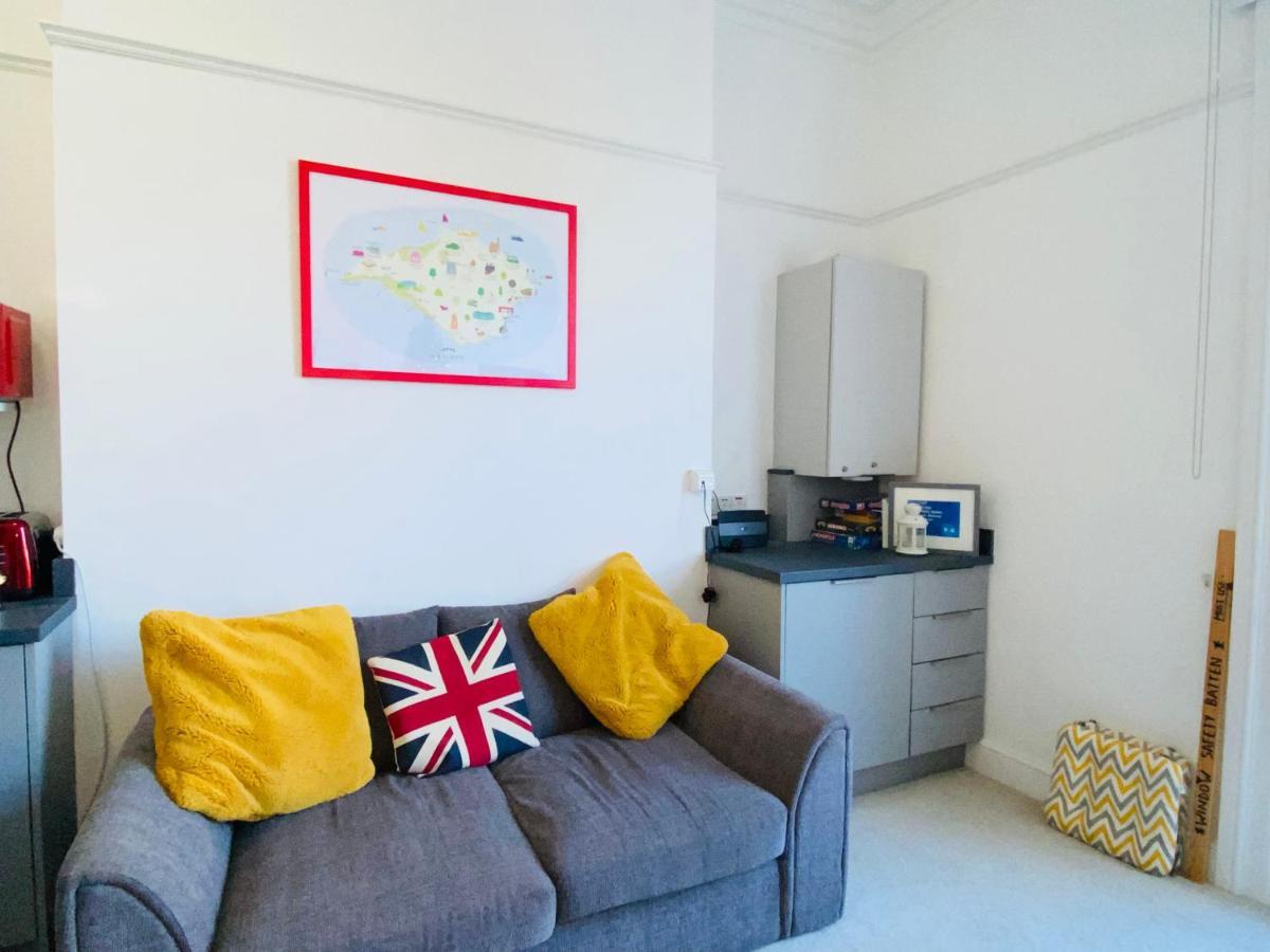 Wight On The Beach, Sleeps 4, Free Off Road Parking, Balcony With Sea Views Ryde  Eksteriør bilde