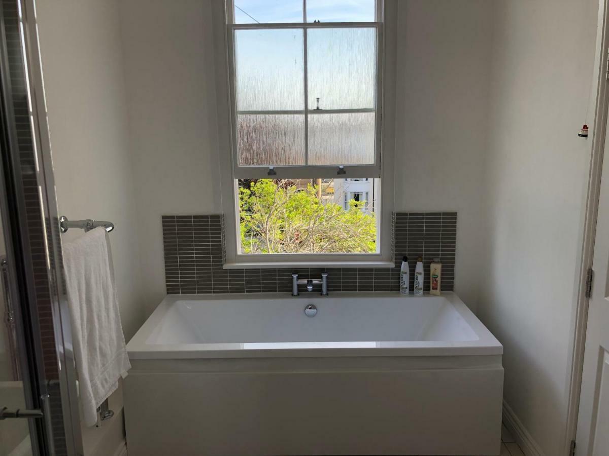 Wight On The Beach, Sleeps 4, Free Off Road Parking, Balcony With Sea Views Ryde  Eksteriør bilde