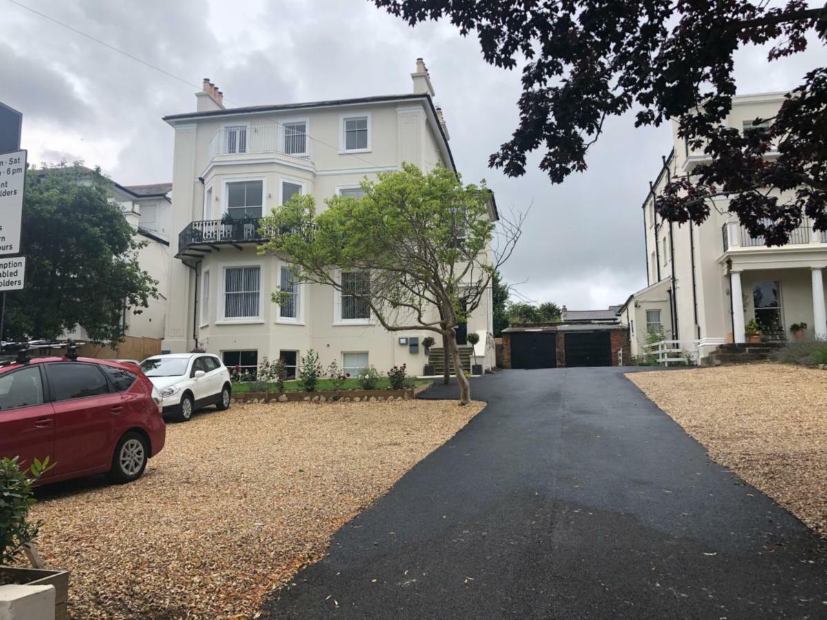 Wight On The Beach, Sleeps 4, Free Off Road Parking, Balcony With Sea Views Ryde  Eksteriør bilde