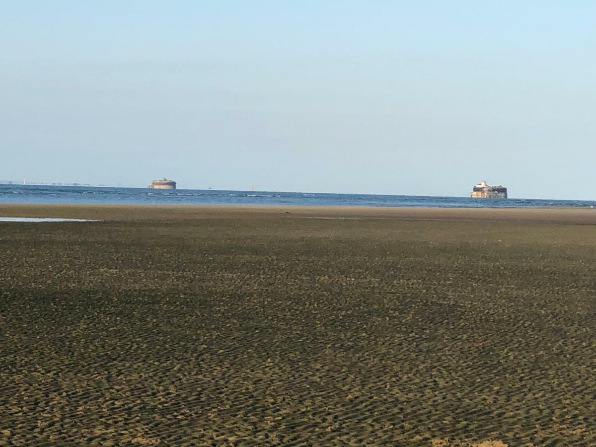Wight On The Beach, Sleeps 4, Free Off Road Parking, Balcony With Sea Views Ryde  Eksteriør bilde