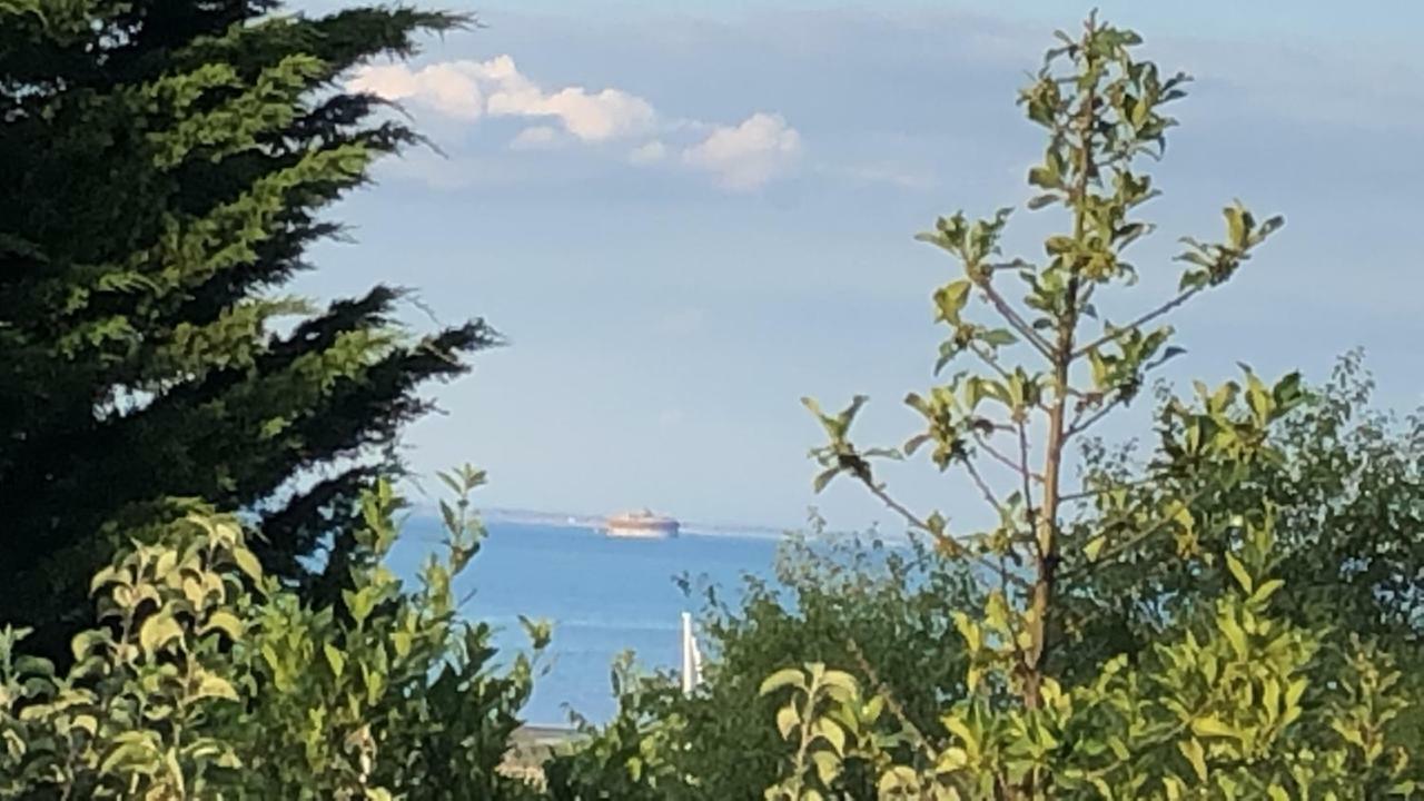 Wight On The Beach, Sleeps 4, Free Off Road Parking, Balcony With Sea Views Ryde  Eksteriør bilde