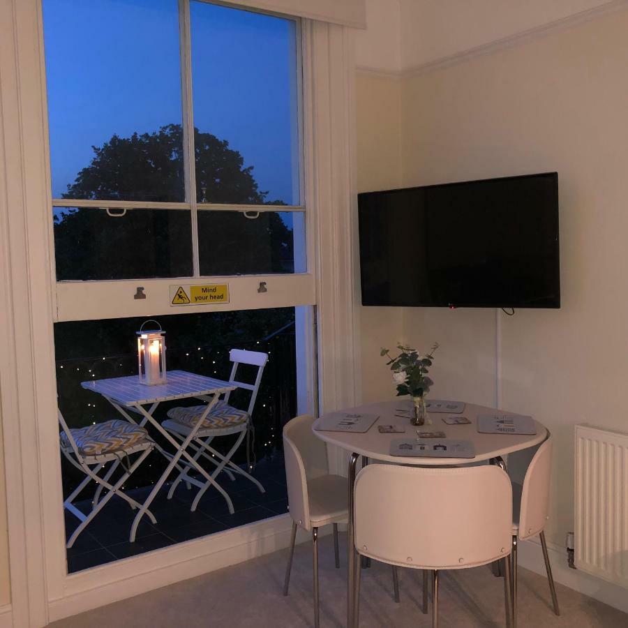 Wight On The Beach, Sleeps 4, Free Off Road Parking, Balcony With Sea Views Ryde  Eksteriør bilde