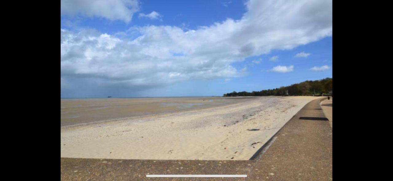 Wight On The Beach, Sleeps 4, Free Off Road Parking, Balcony With Sea Views Ryde  Eksteriør bilde